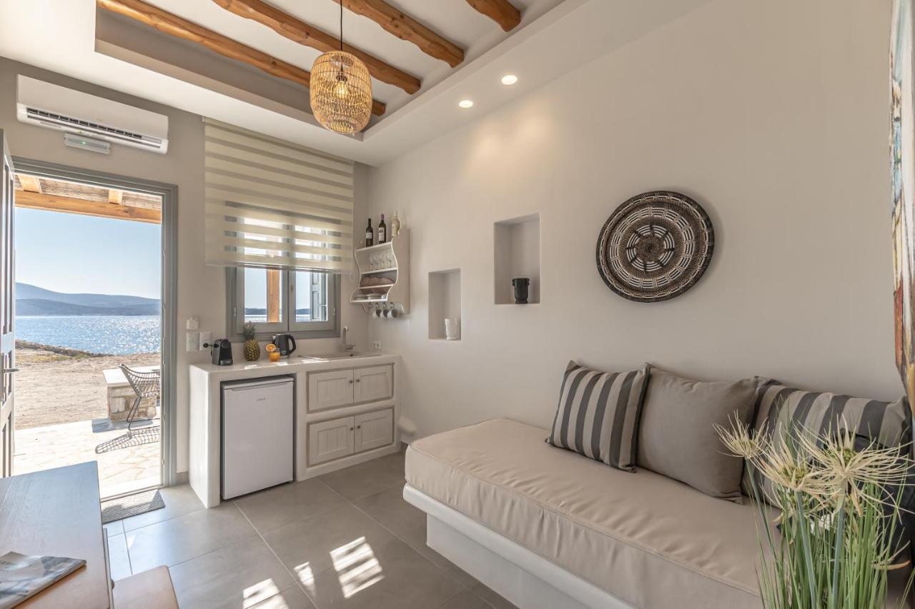 Porto Dema Luxury Suites Schoinoussa Екстериор снимка