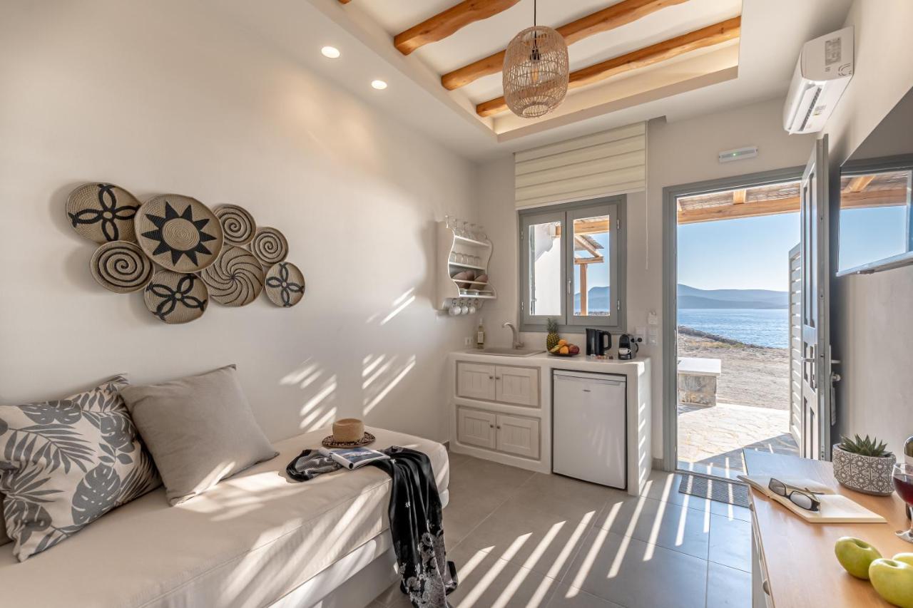 Porto Dema Luxury Suites Schoinoussa Екстериор снимка