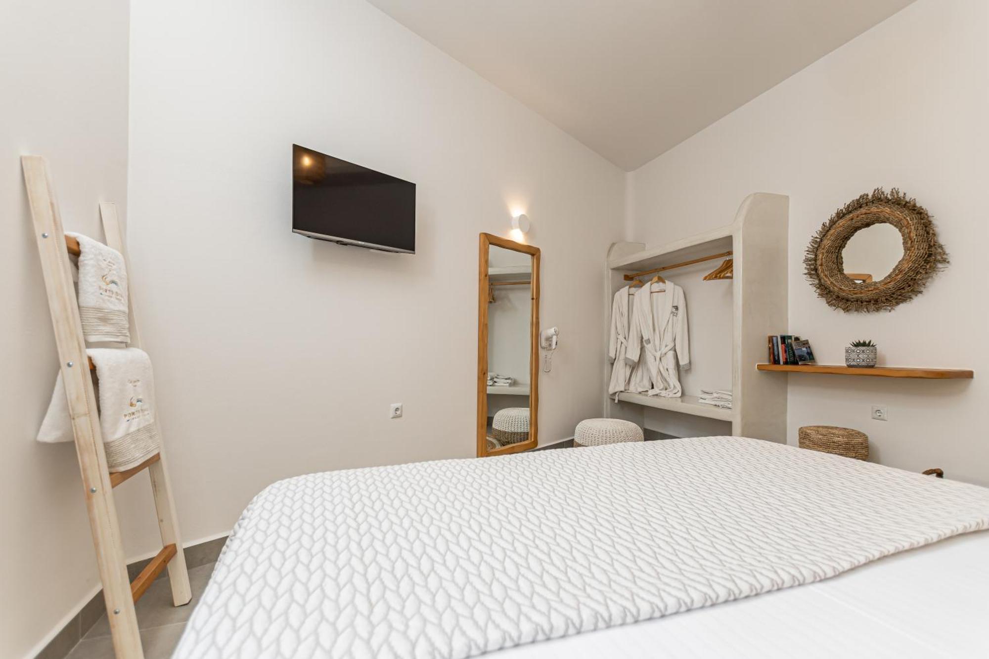Porto Dema Luxury Suites Schoinoussa Екстериор снимка