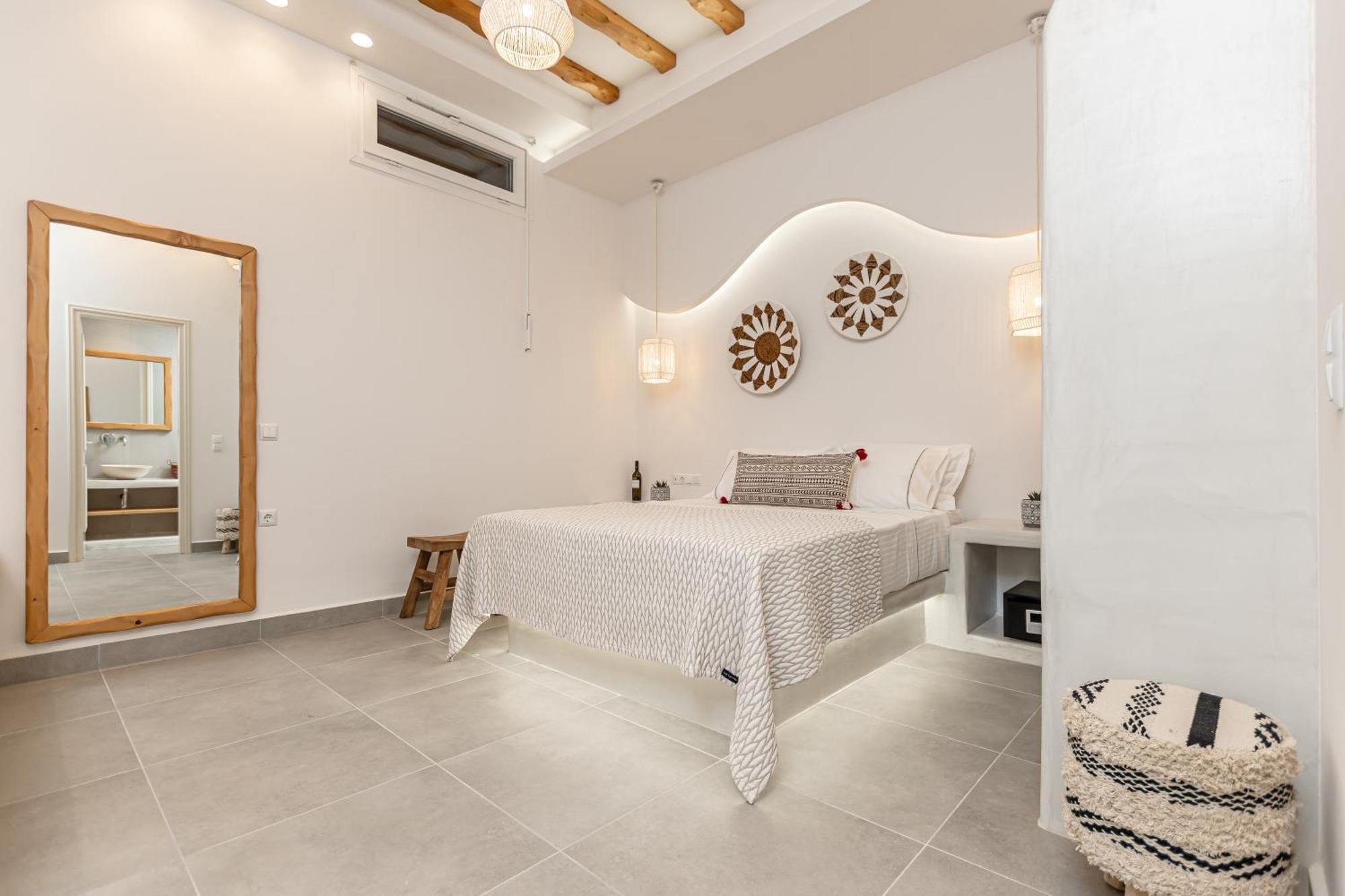 Porto Dema Luxury Suites Schoinoussa Екстериор снимка