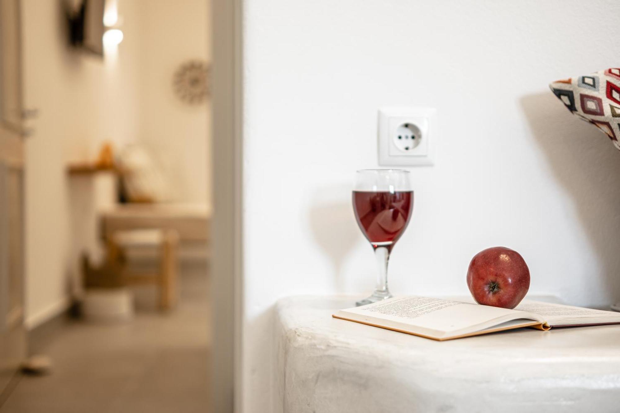 Porto Dema Luxury Suites Schoinoussa Екстериор снимка