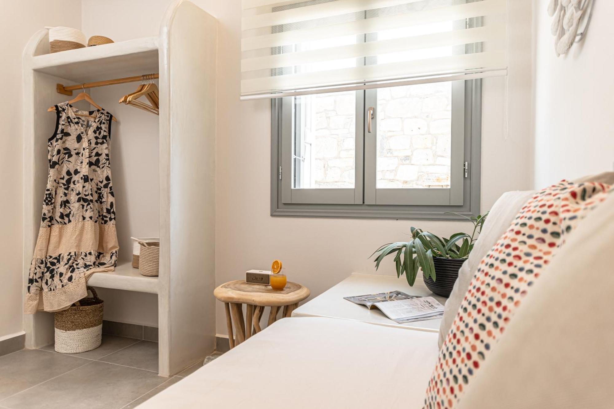Porto Dema Luxury Suites Schoinoussa Екстериор снимка