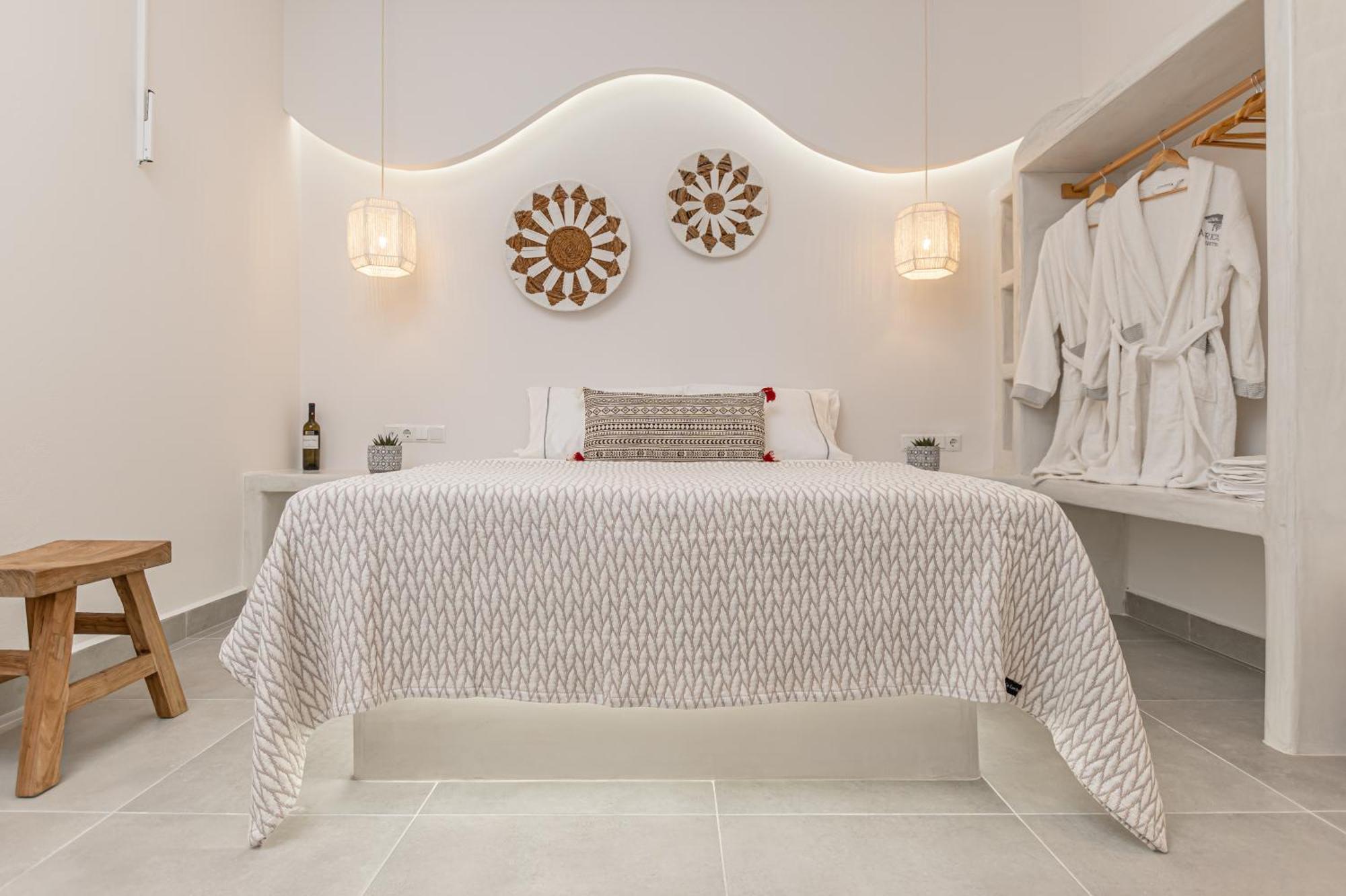 Porto Dema Luxury Suites Schoinoussa Екстериор снимка