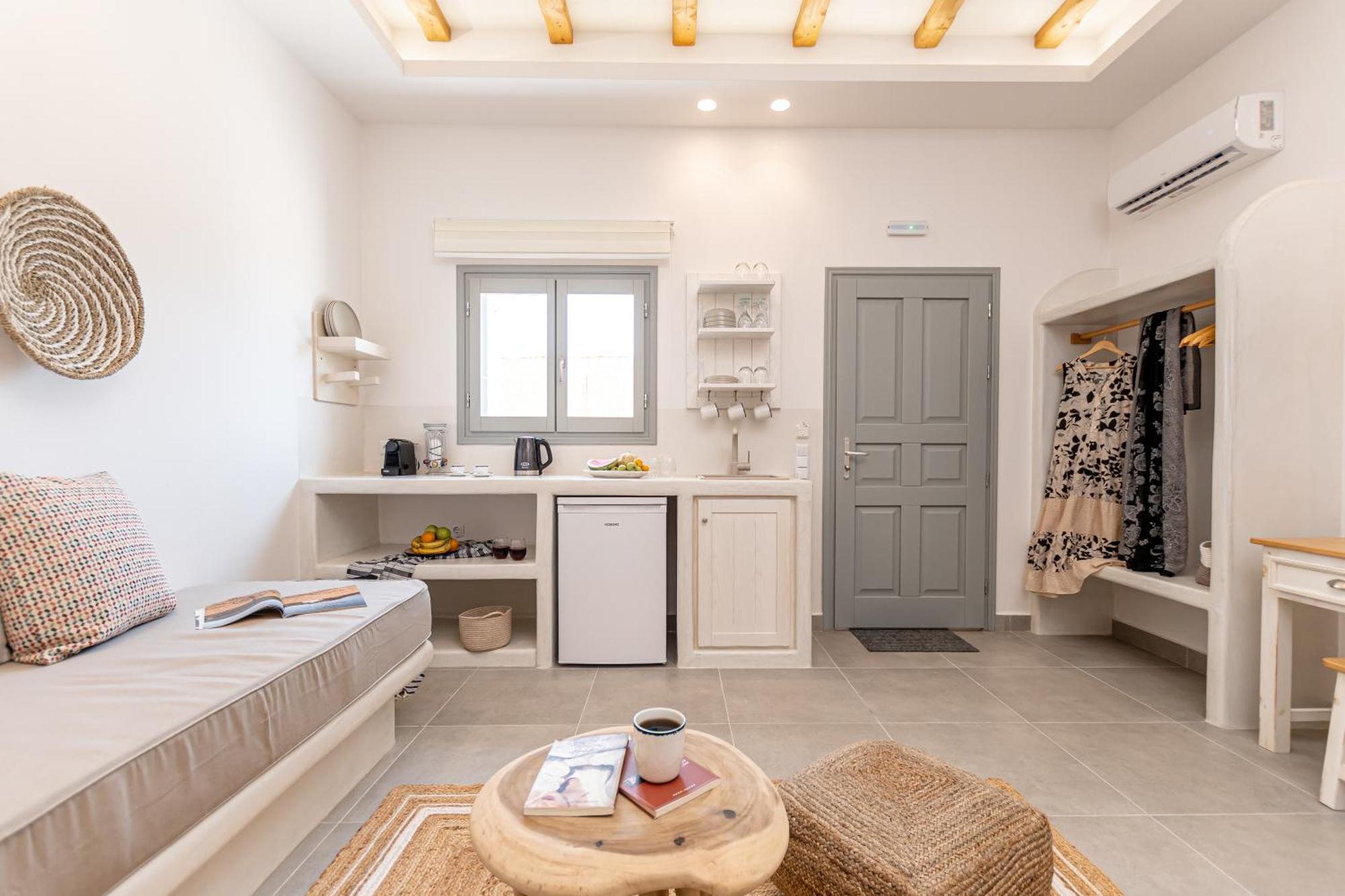 Porto Dema Luxury Suites Schoinoussa Екстериор снимка