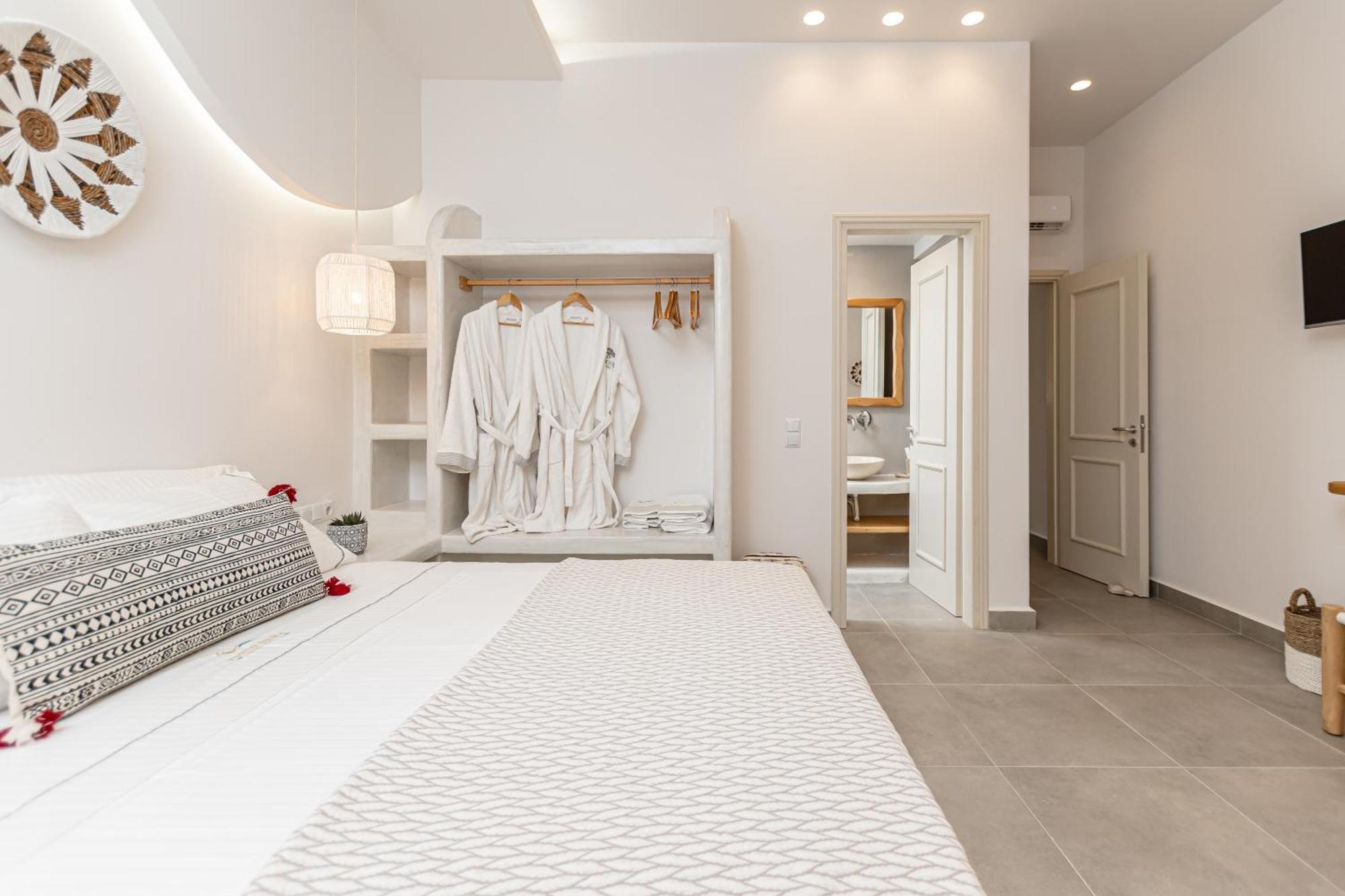 Porto Dema Luxury Suites Schoinoussa Екстериор снимка