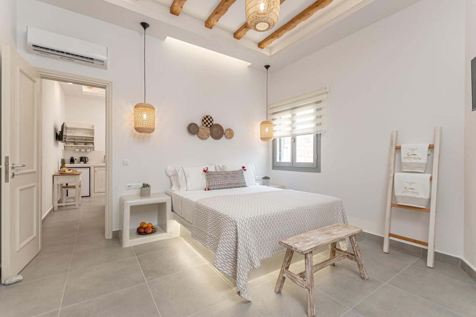 Porto Dema Luxury Suites Schoinoussa Екстериор снимка