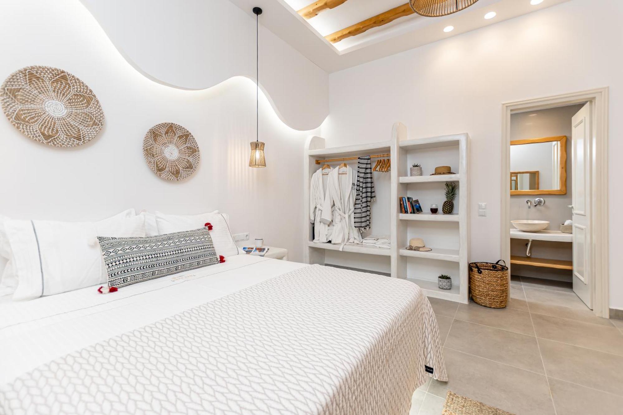 Porto Dema Luxury Suites Schoinoussa Екстериор снимка