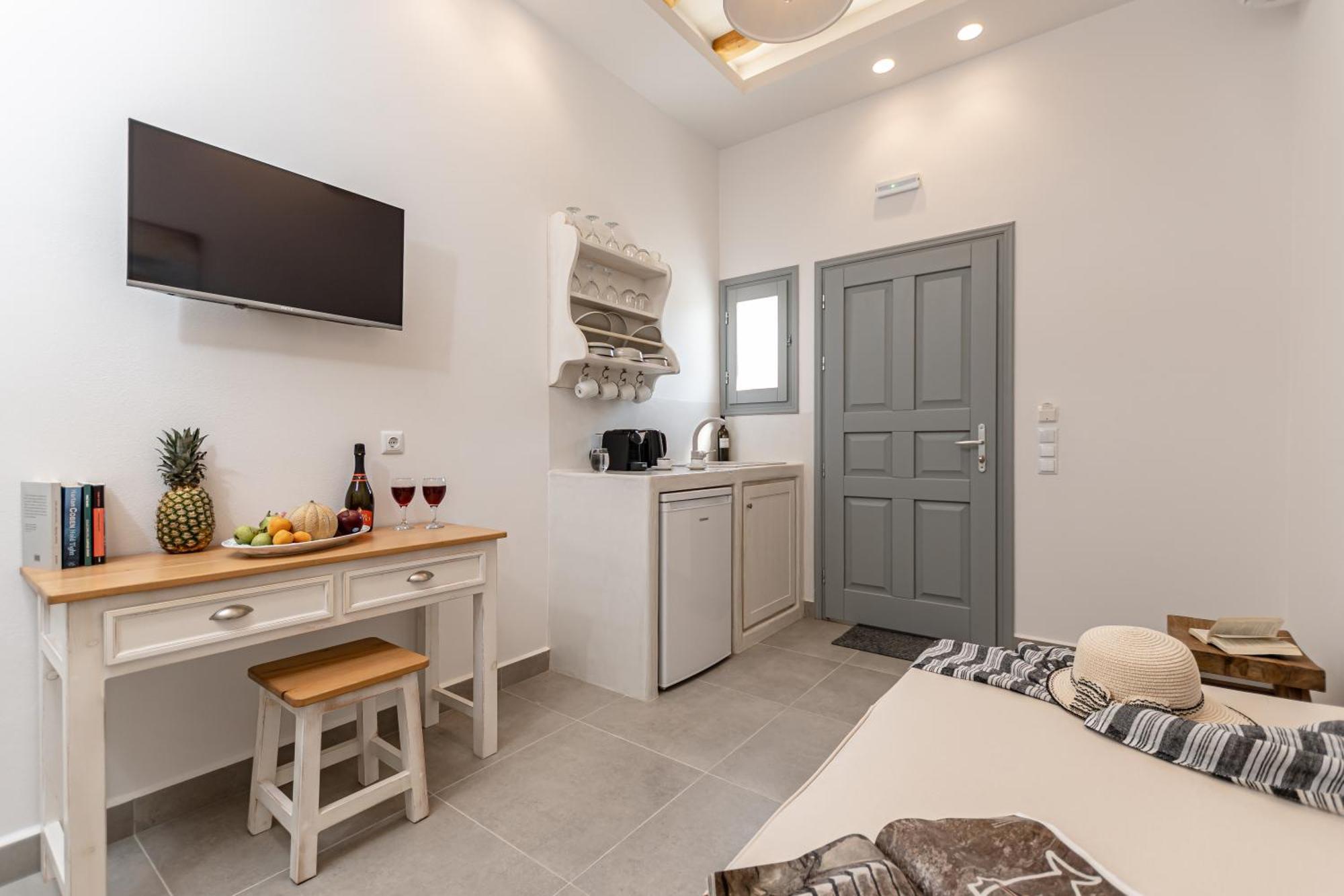 Porto Dema Luxury Suites Schoinoussa Екстериор снимка