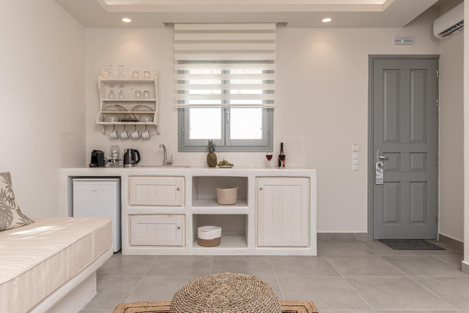 Porto Dema Luxury Suites Schoinoussa Екстериор снимка