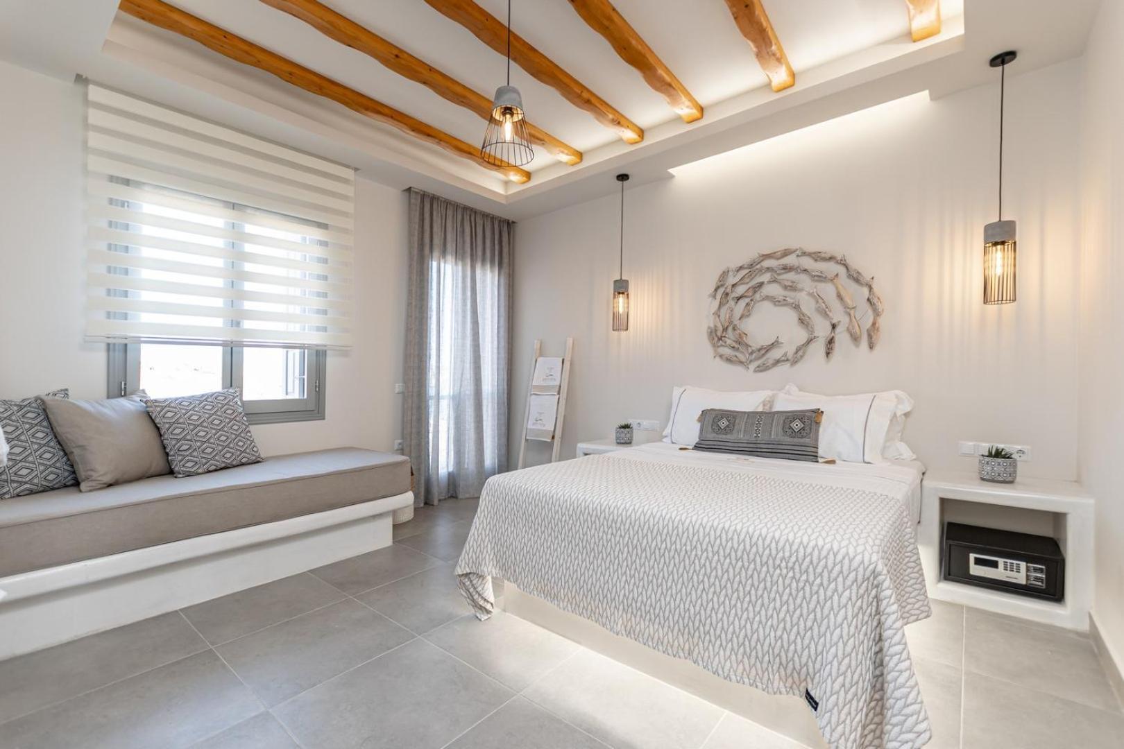 Porto Dema Luxury Suites Schoinoussa Екстериор снимка