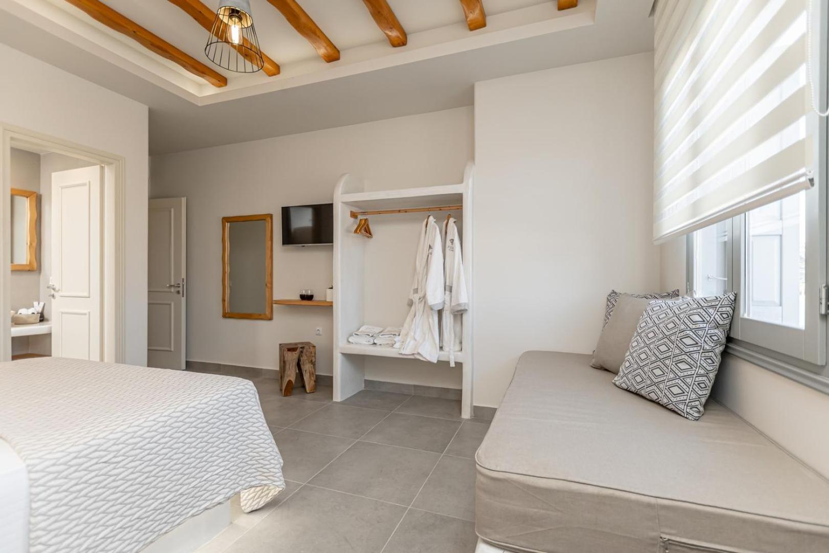 Porto Dema Luxury Suites Schoinoussa Екстериор снимка