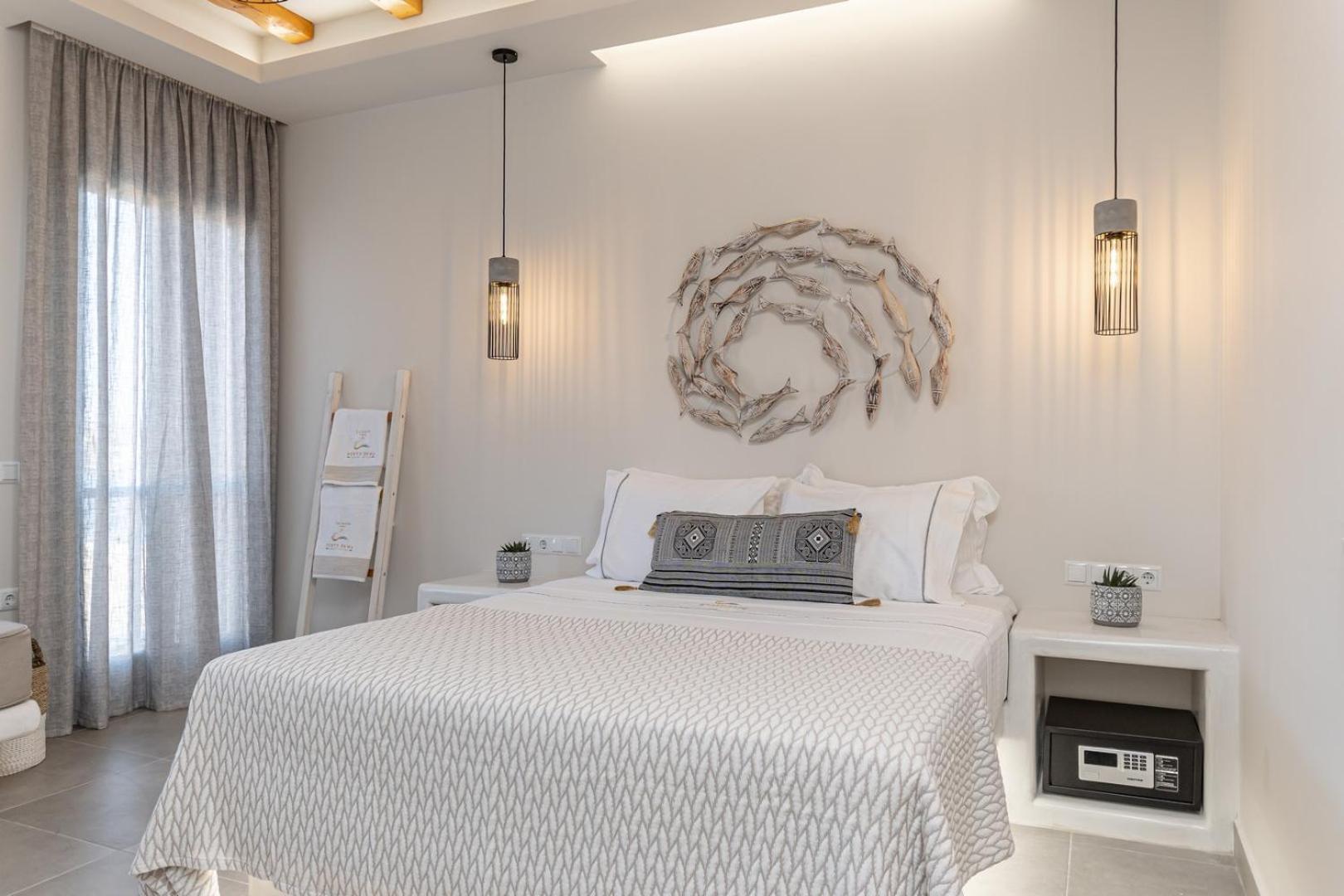 Porto Dema Luxury Suites Schoinoussa Екстериор снимка