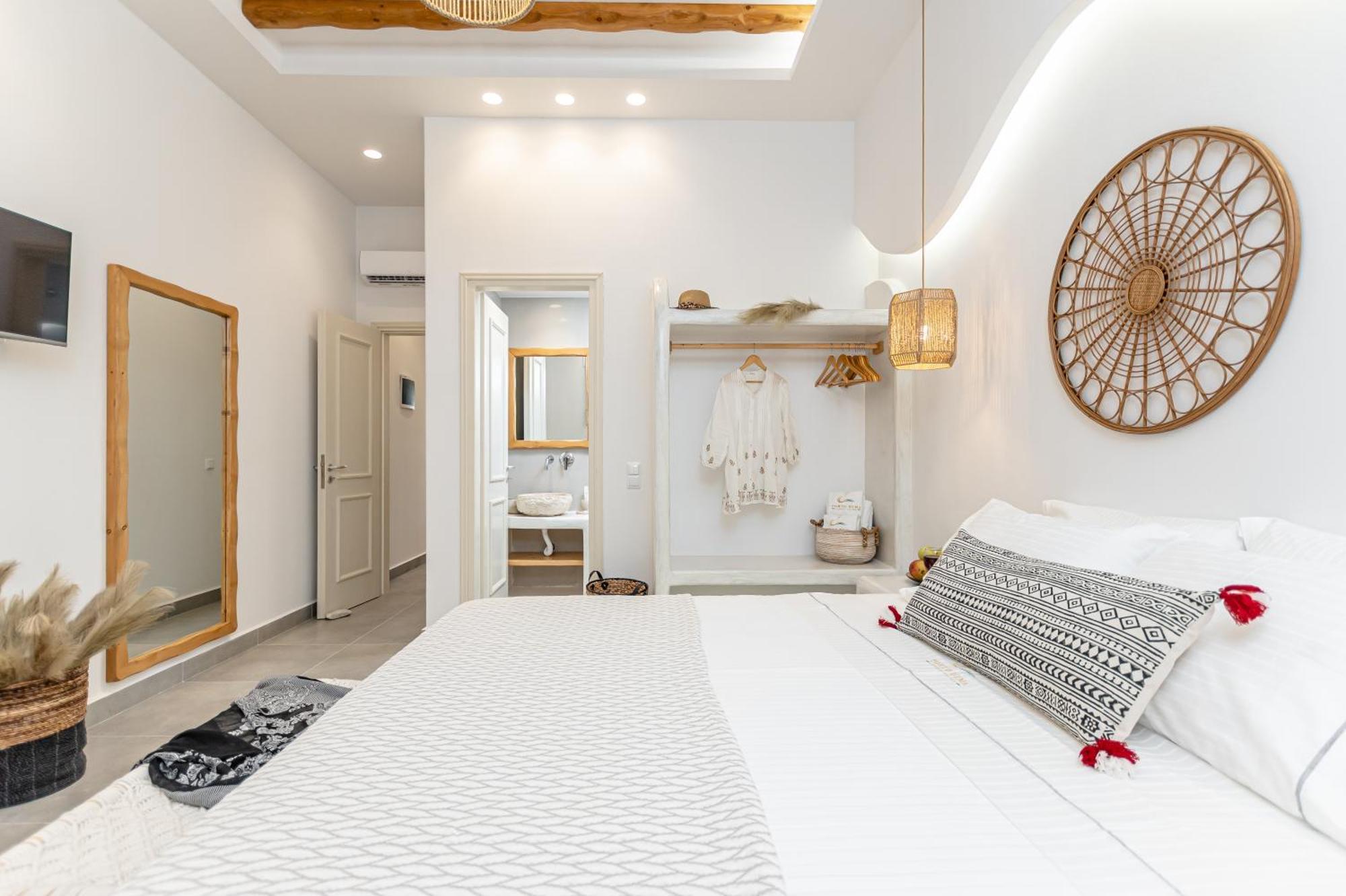 Porto Dema Luxury Suites Schoinoussa Екстериор снимка