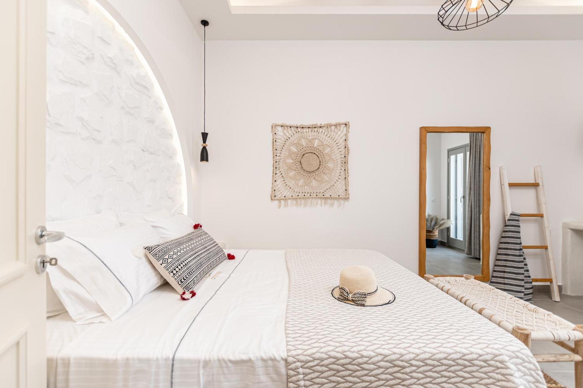 Porto Dema Luxury Suites Schoinoussa Екстериор снимка