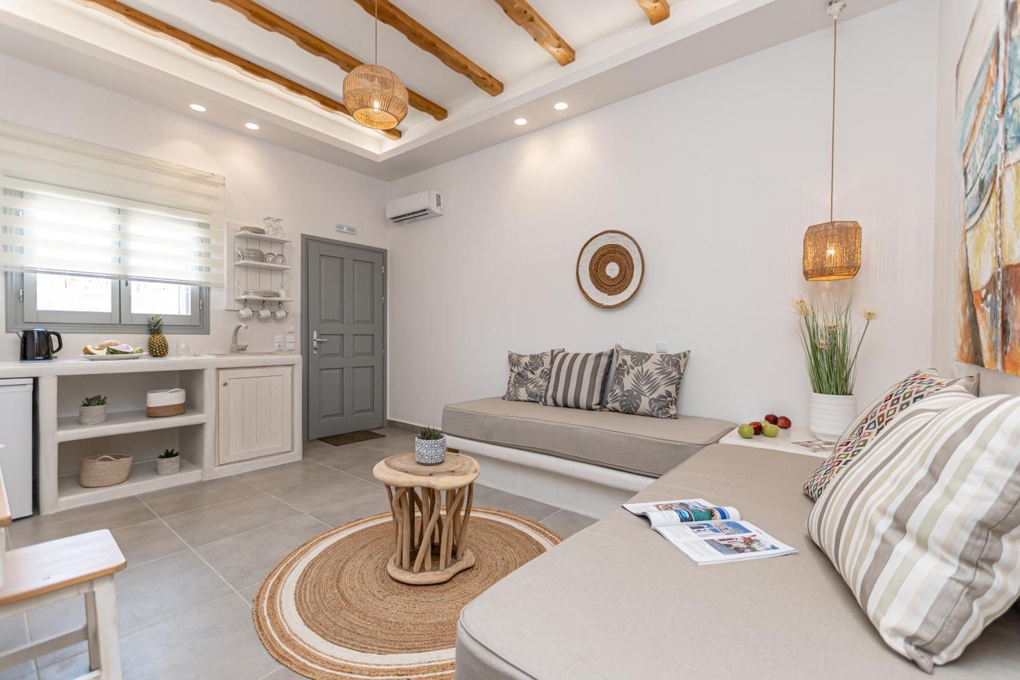 Porto Dema Luxury Suites Schoinoussa Екстериор снимка