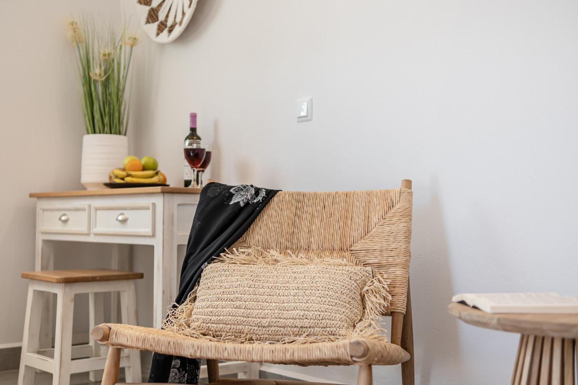 Porto Dema Luxury Suites Schoinoussa Екстериор снимка