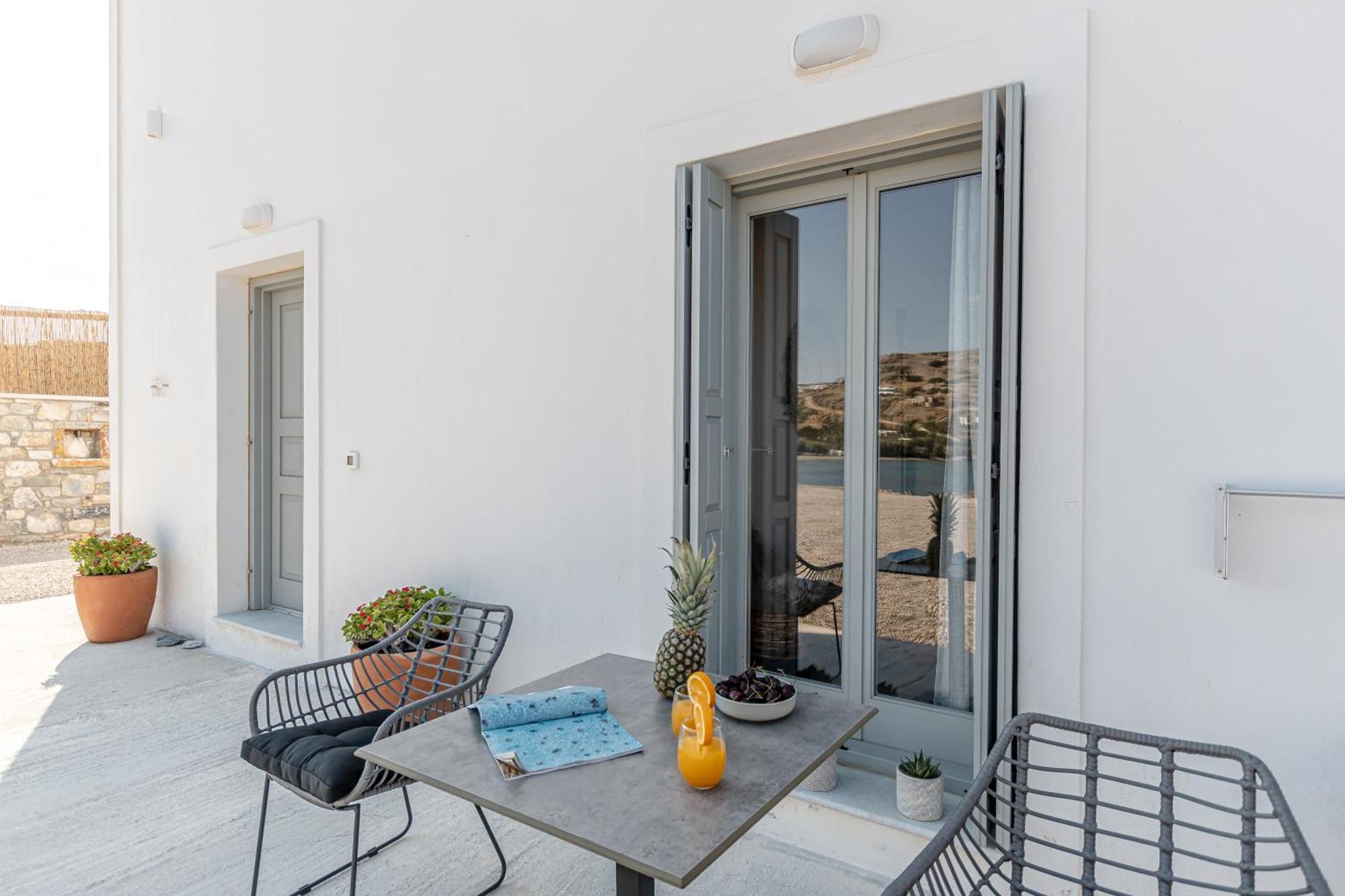 Porto Dema Luxury Suites Schoinoussa Екстериор снимка